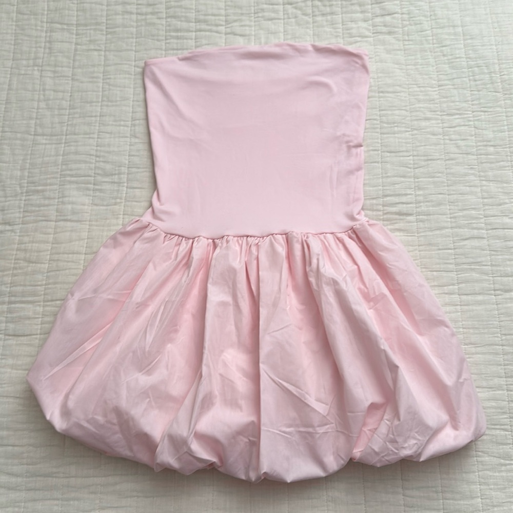 Cute pink dress!